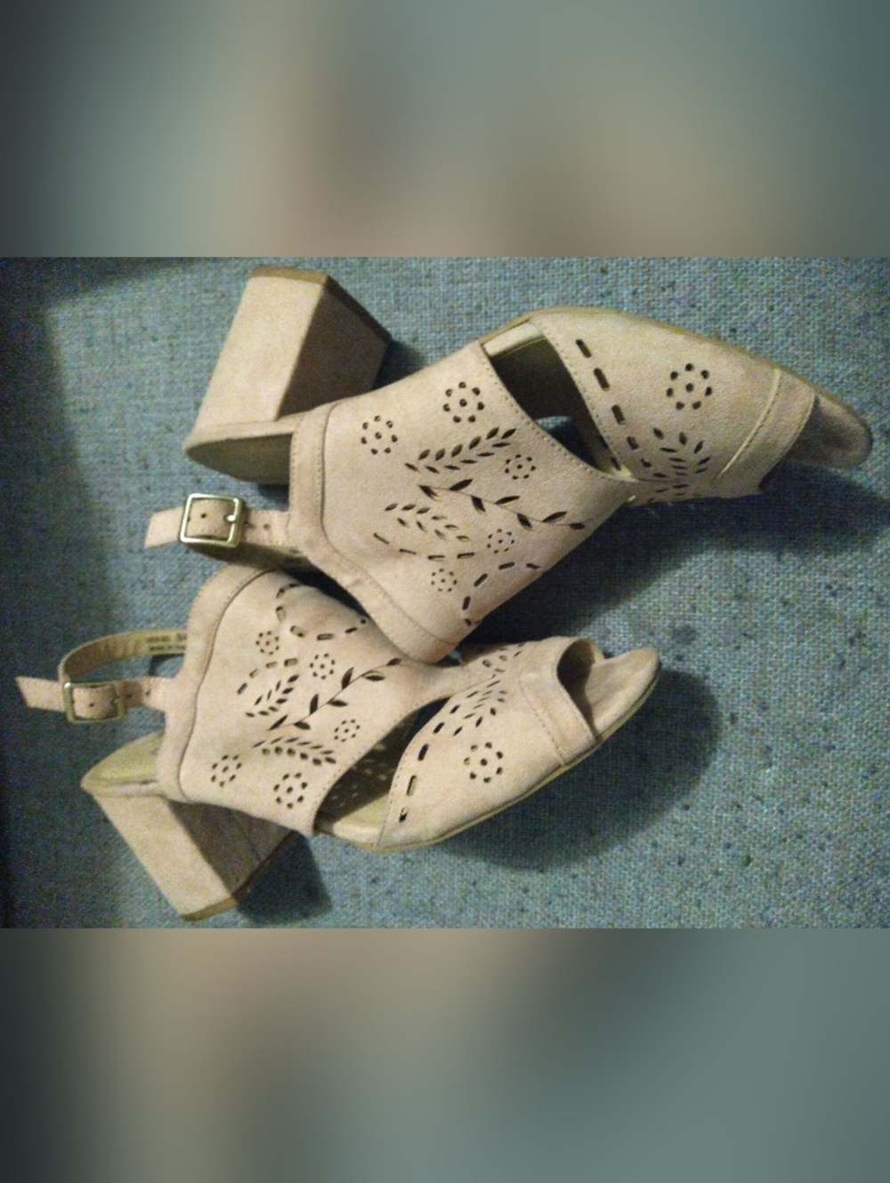 Size 9 Women's Block Heel Sandals with Ankle Strap Euc - Picture 7 of 10